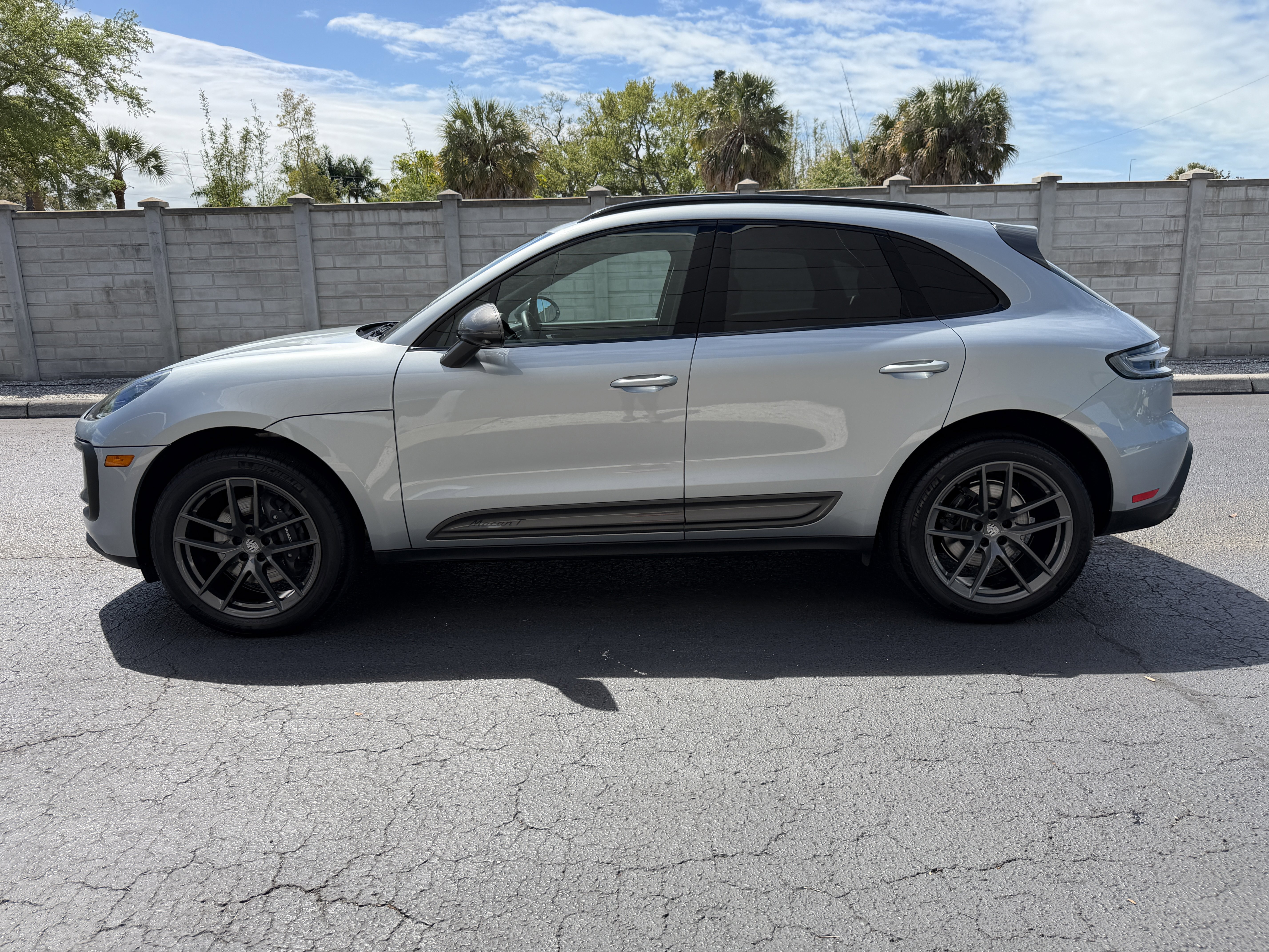 Certified 2025 Porsche Macan Turbo image 2