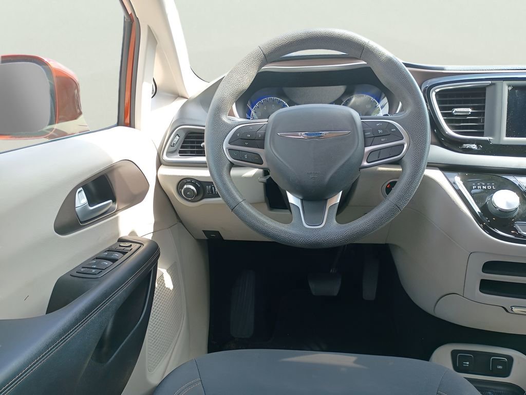 Used 2018 Chrysler Pacifica Touring Plus w/ Tire & Wheel Group image 12