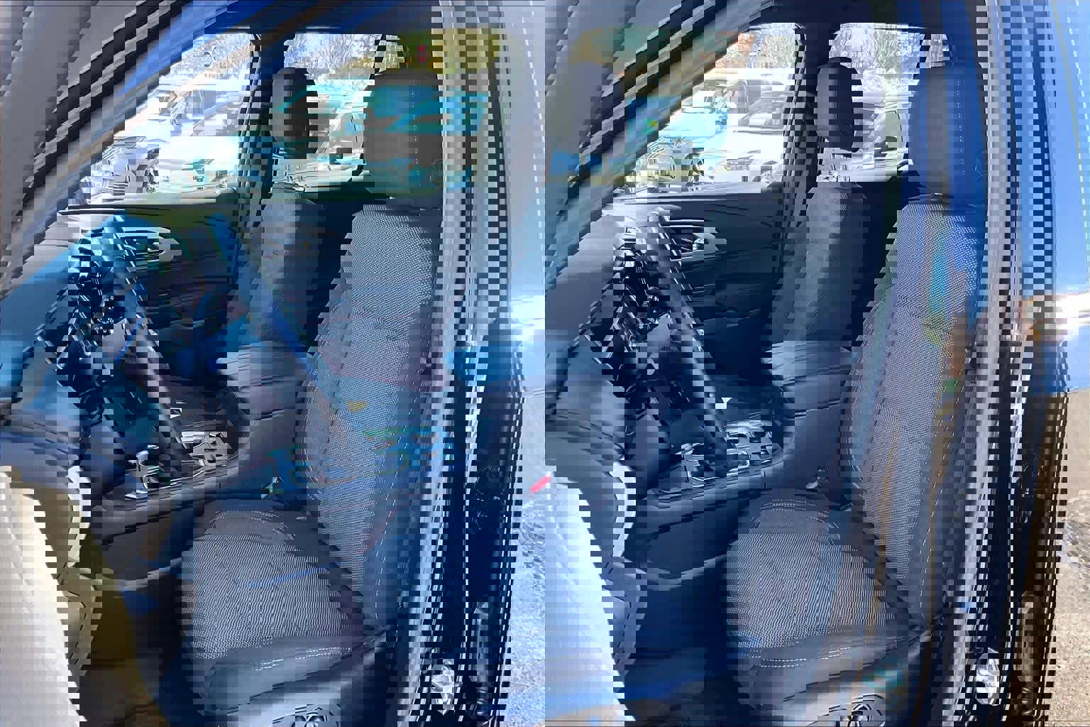 Used 2023 Chevrolet Traverse LT image 9