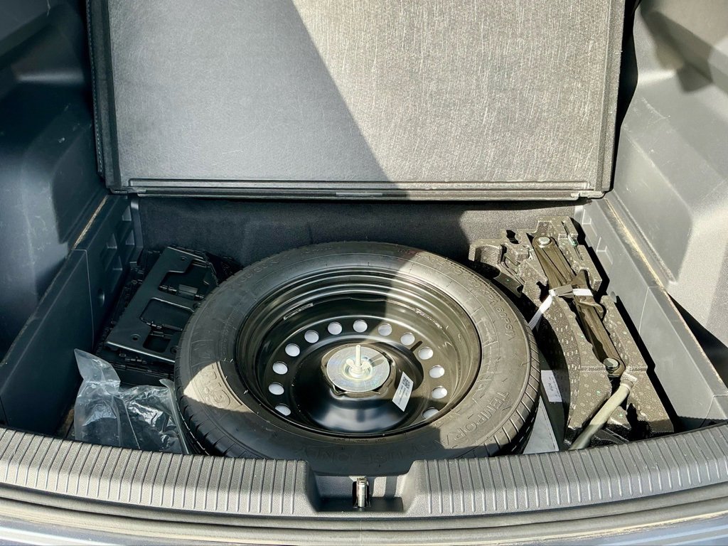 Used 2020 Volkswagen Atlas Cross Sport SE w/ Towing Package image 18