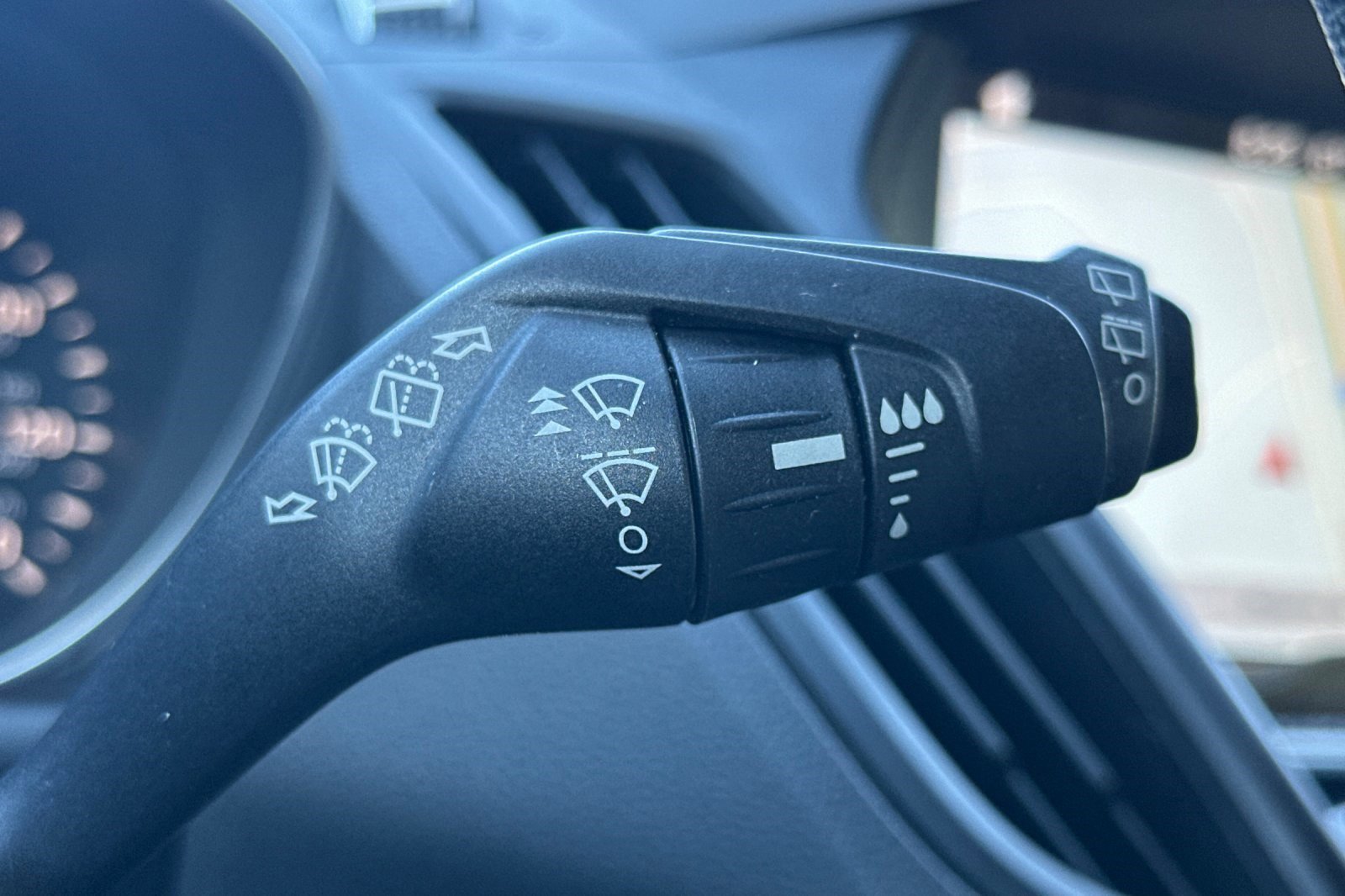 Used 2017 Ford Escape Titanium FWD image 33