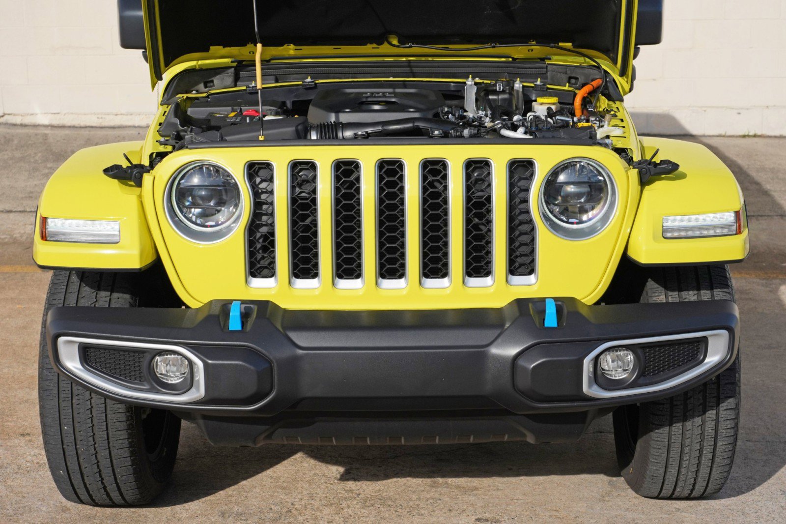 Used 2023 Jeep Wrangler Unlimited Sahara AWD/4WD image 7