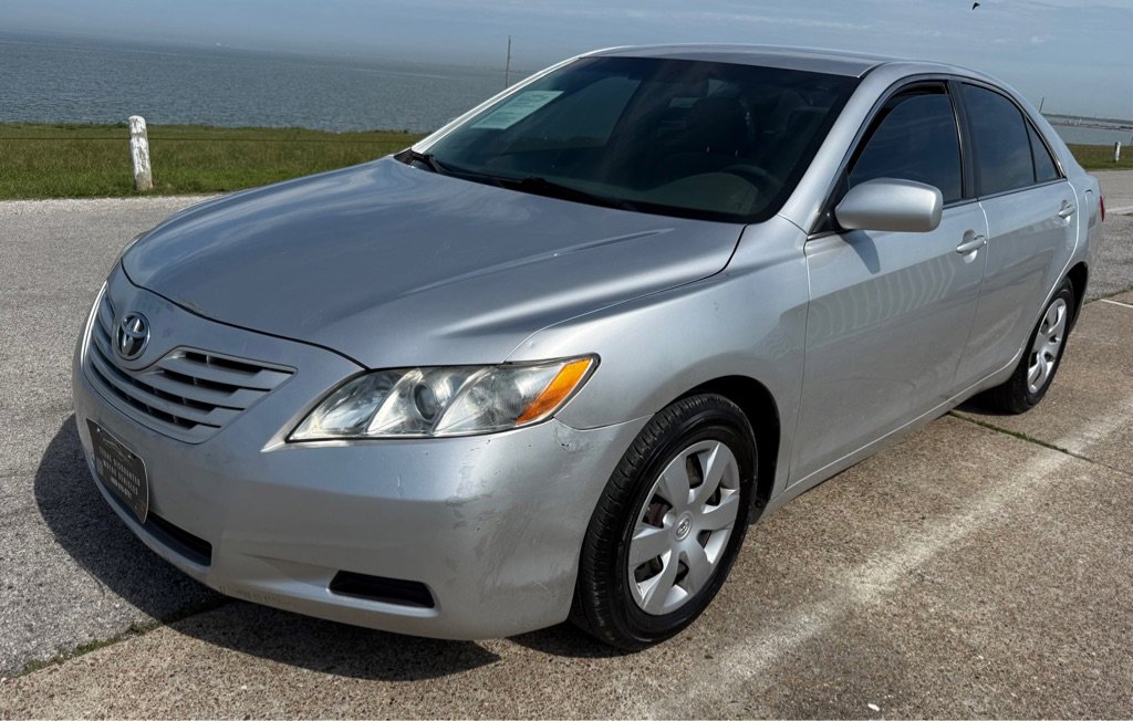 Used 2009 Toyota Camry LE FWD image 1