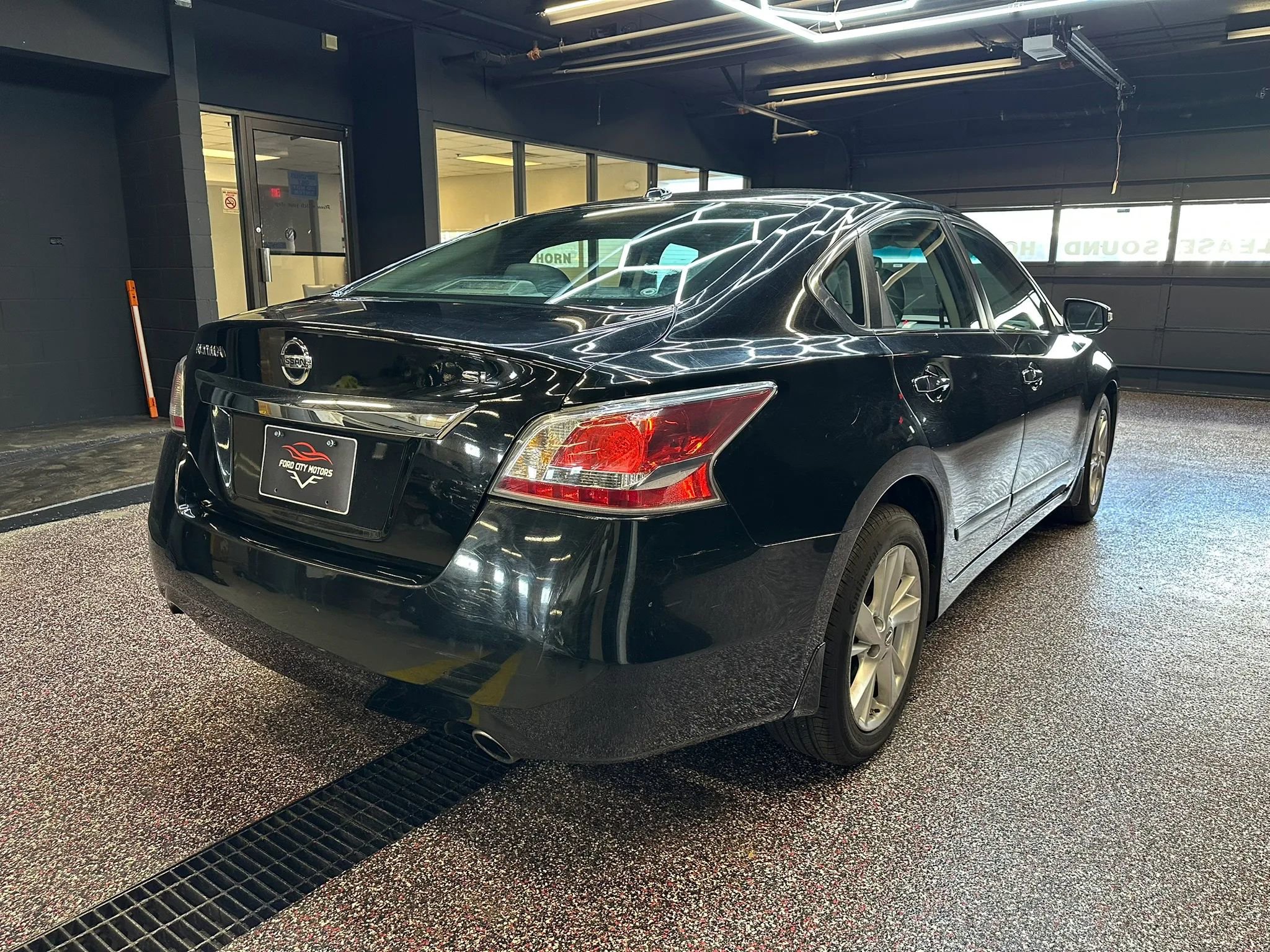 Used 2015 Nissan Altima 2.5 SL w/ Technology Package FWD image 7