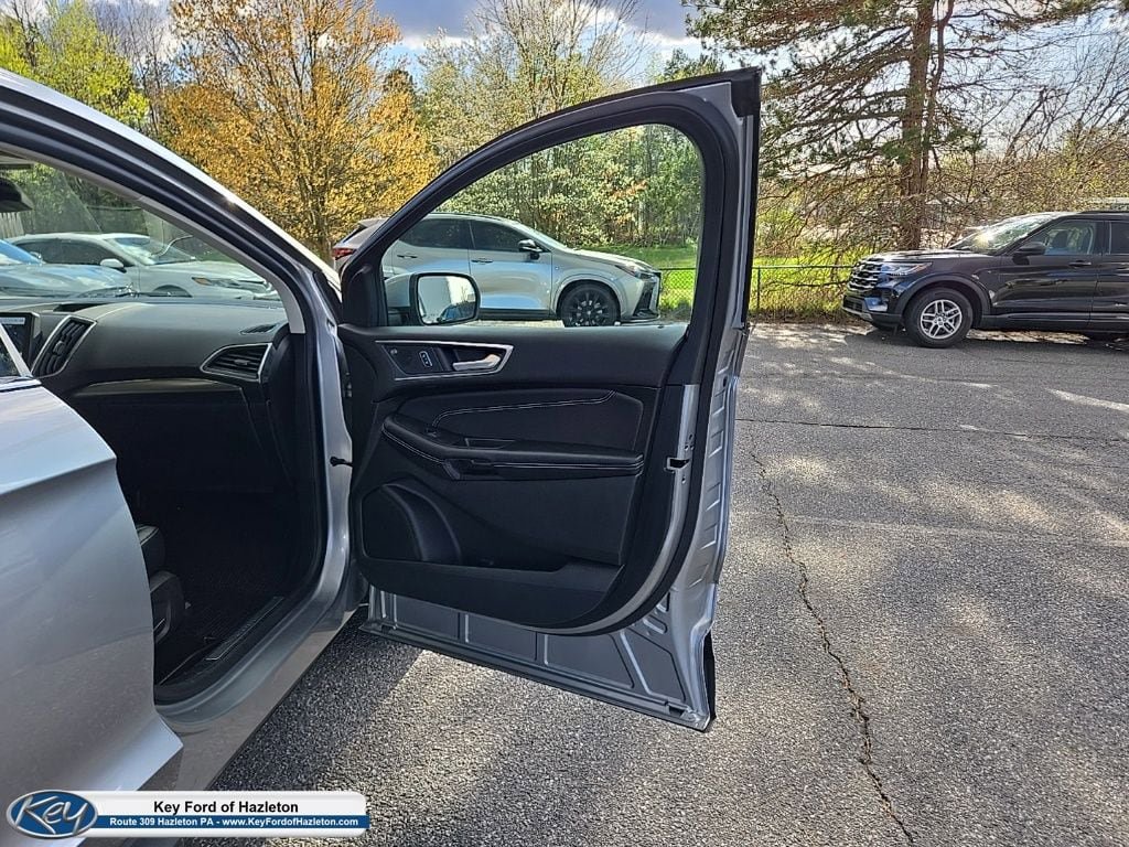 Certified 2023 Ford Edge Titanium w/ Class II Trailer Tow Package AWD/4WD image 19