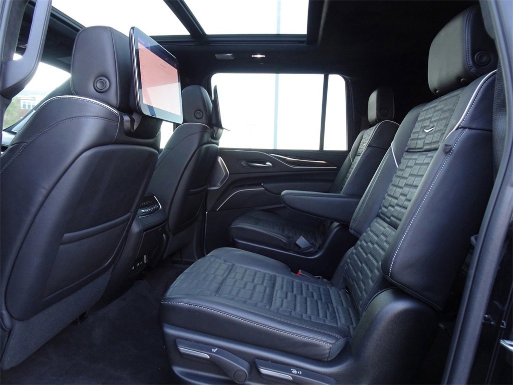 Certified 2023 Cadillac Escalade ESV Sport Platinum w/ LPO, ONYX Package image 17