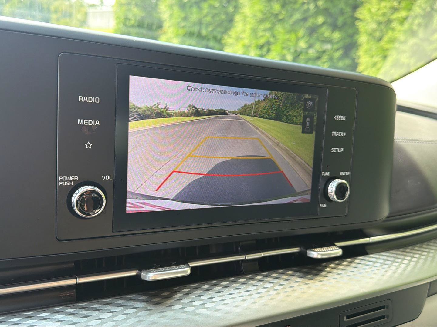 Used 2022 Kia Carnival LX FWD image 23
