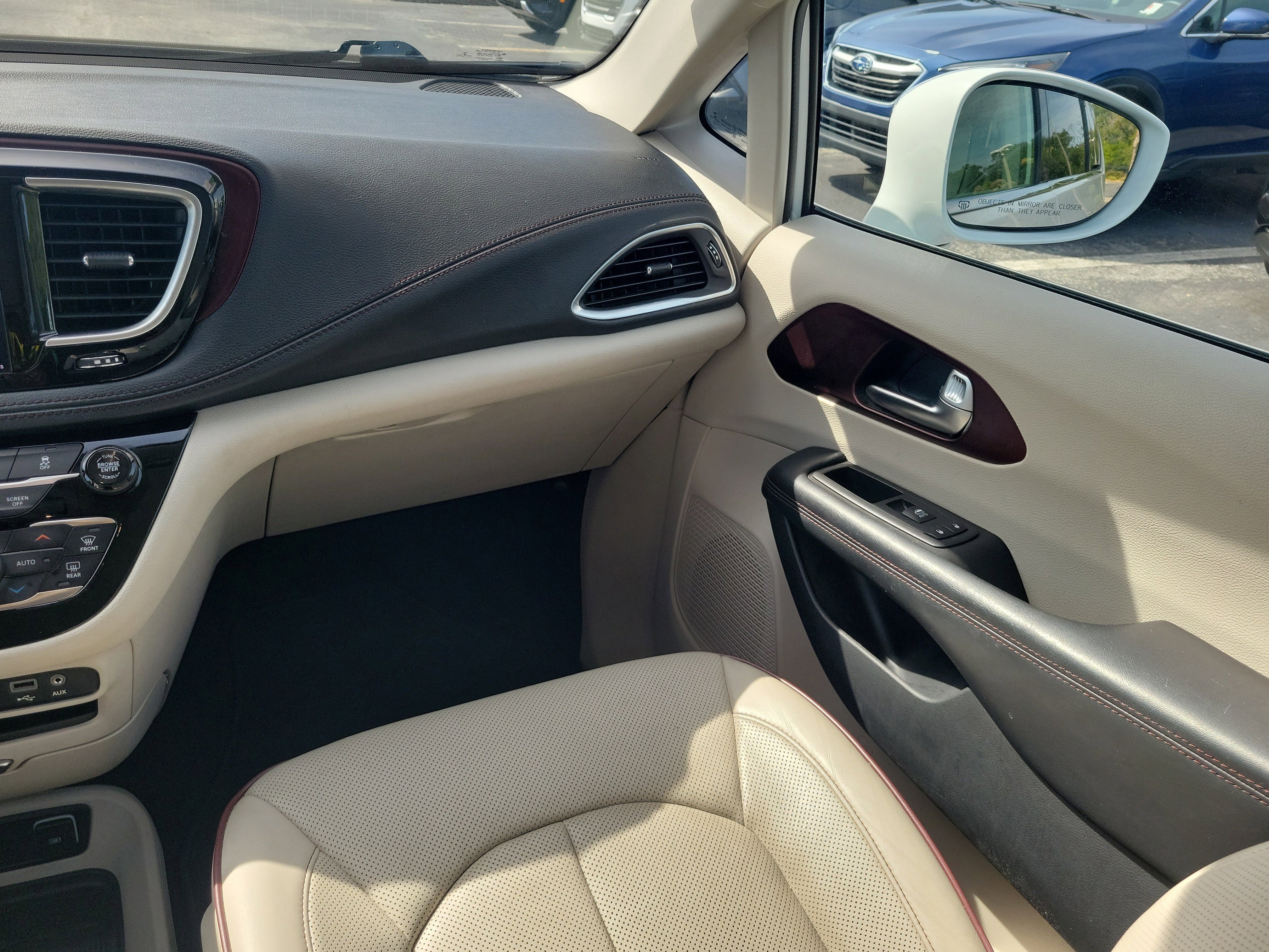 Used 2020 Chrysler Pacifica Limited FWD image 16