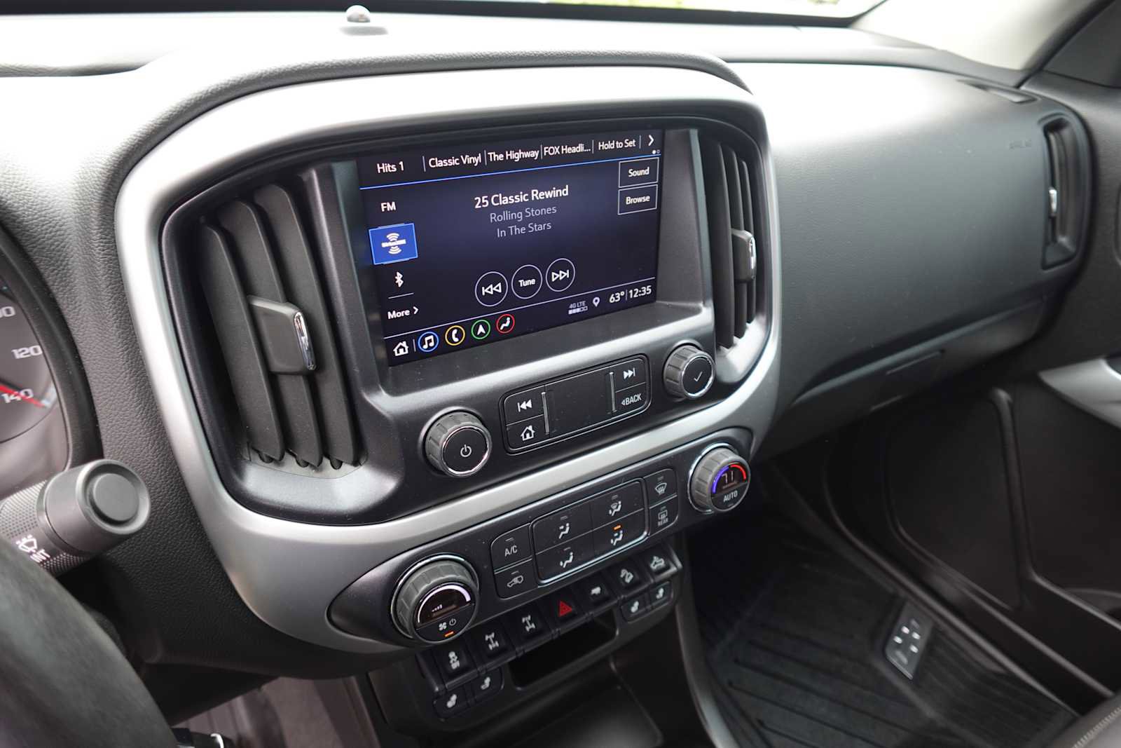 Used 2021 Chevrolet Colorado ZR2 w/ ZR2 Midnight Special Edition AWD/4WD image 19