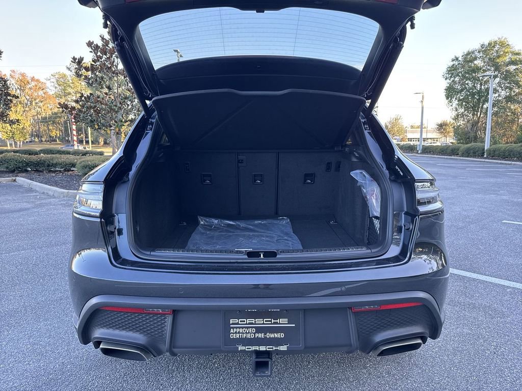 Certified 2025 Porsche Macan image 28