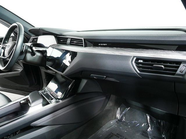 Certified 2022 Audi e-tron Premium w/ Convenience Plus Package image 25