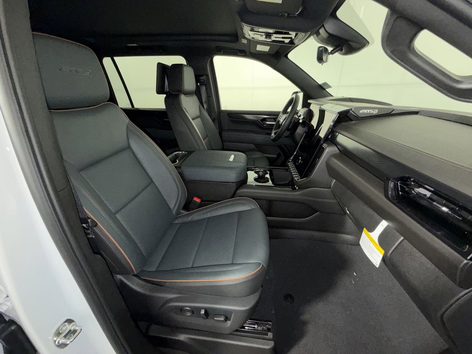 New 2026 GMC Yukon XL AT4 image 28