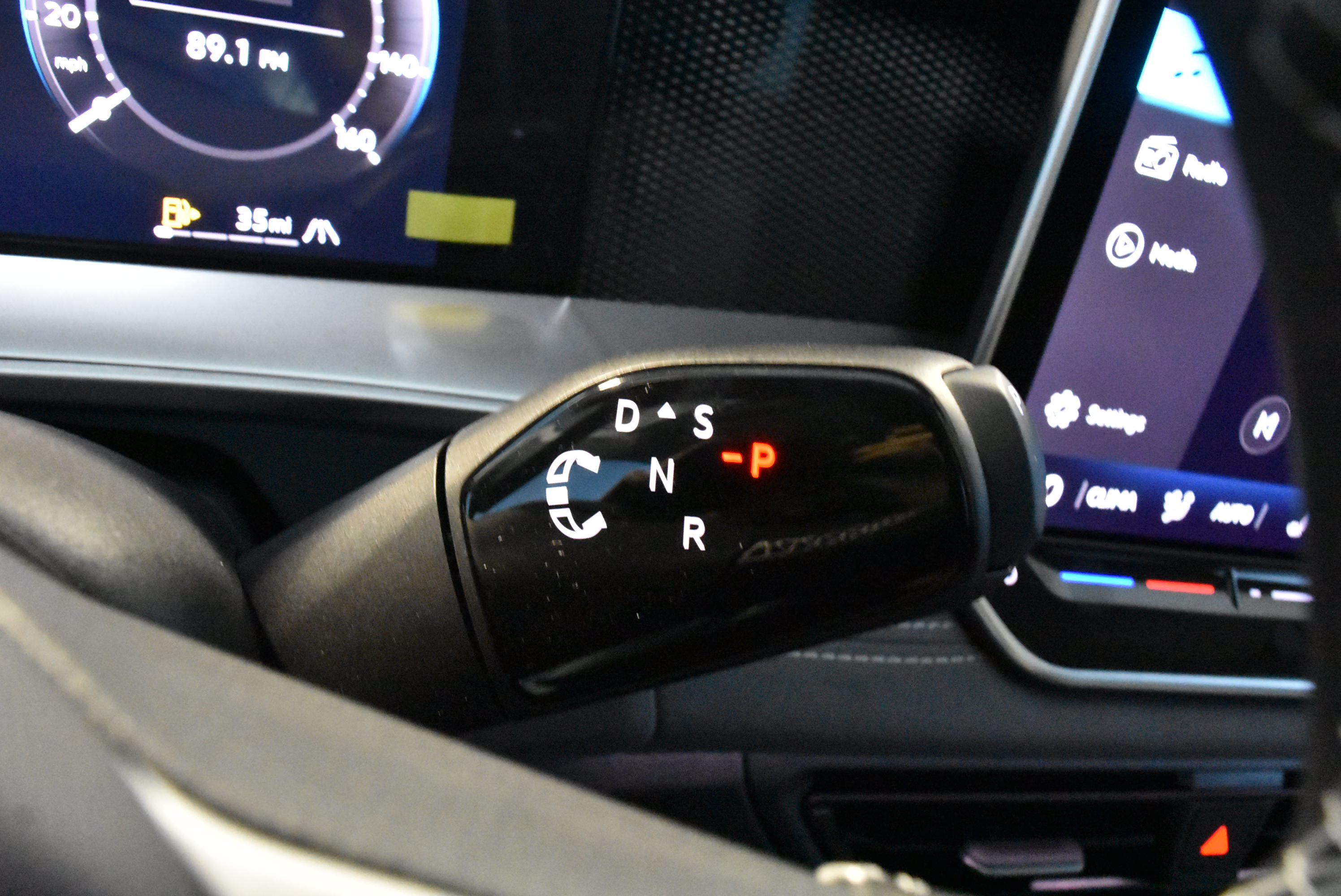 New 2026 Volkswagen Tiguan SE AWD/4WD image 10