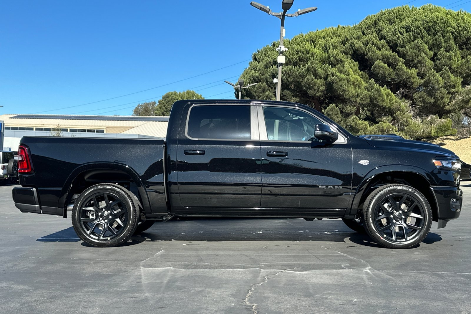 New 2027 RAM 1500 Laramie AWD/4WD image 3