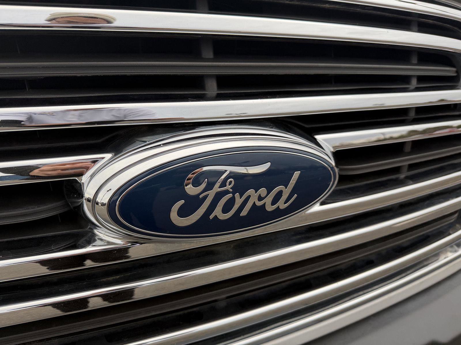 Used 2015 Ford Transit 350 XLT image 12