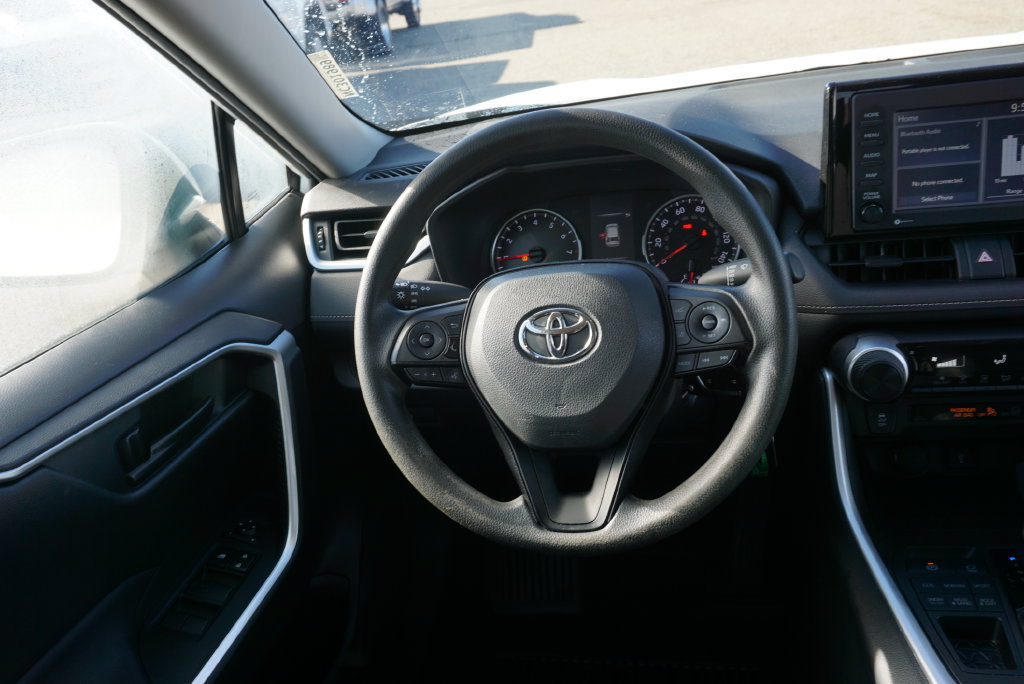 Used 2022 Toyota RAV4 LE AWD/4WD image 13