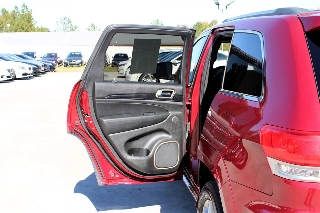 Used 2015 Jeep Grand Cherokee Summit w/ Platinum Series Group AWD/4WD image 40