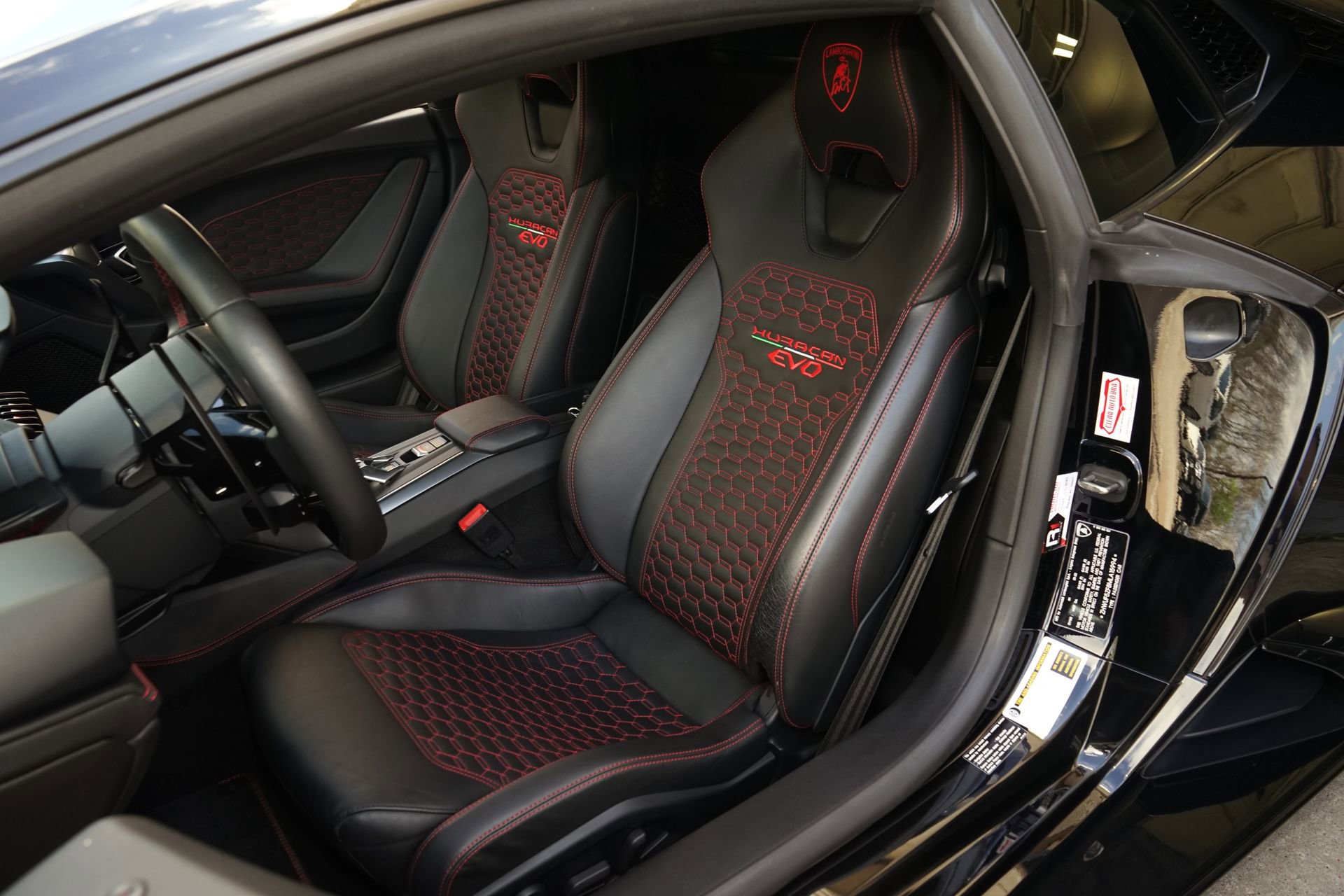 Used 2021 Lamborghini Huracan EVO image 10