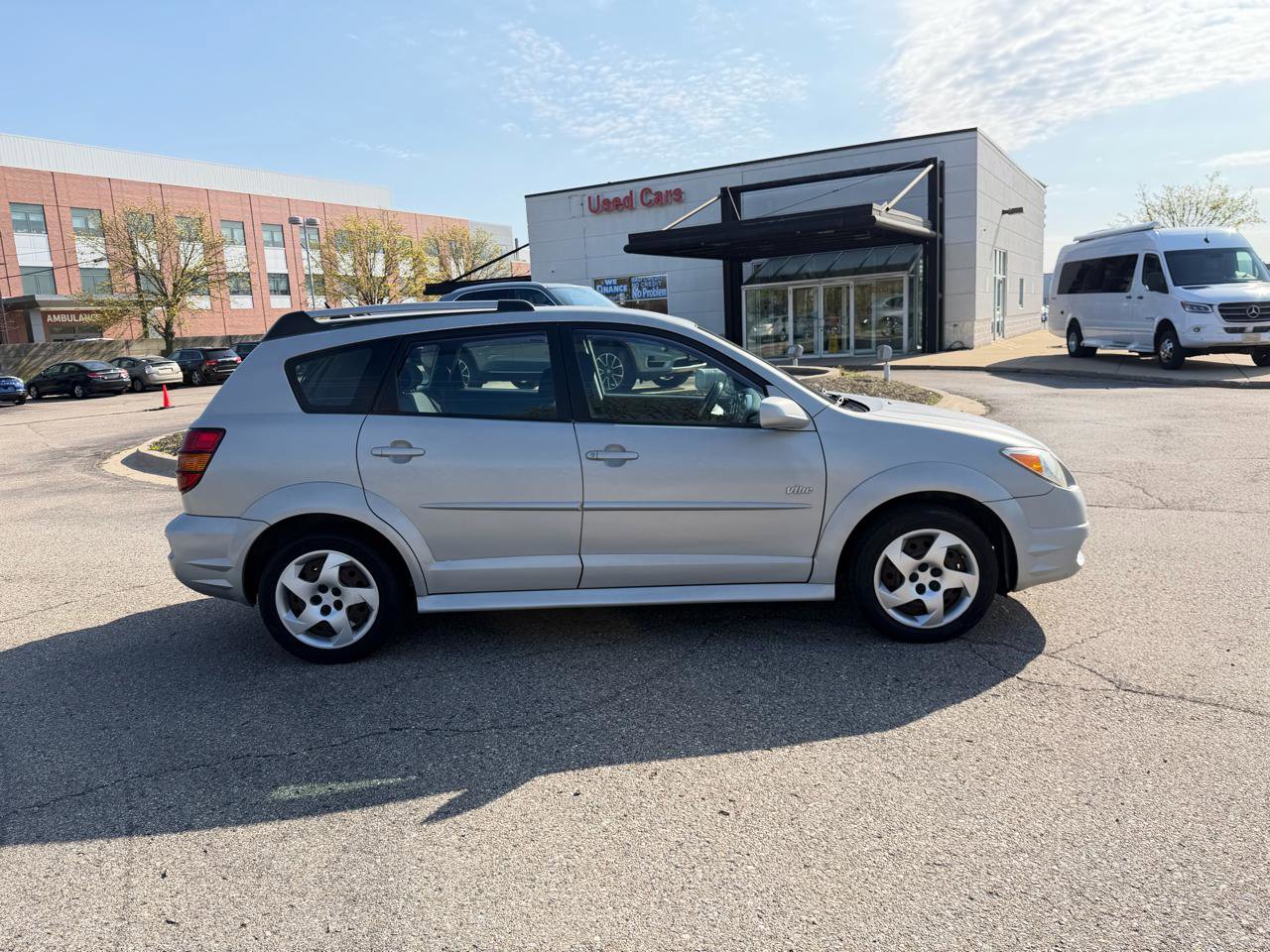 Used 2008 Pontiac Vibe w/ Preferred Package FWD image 4
