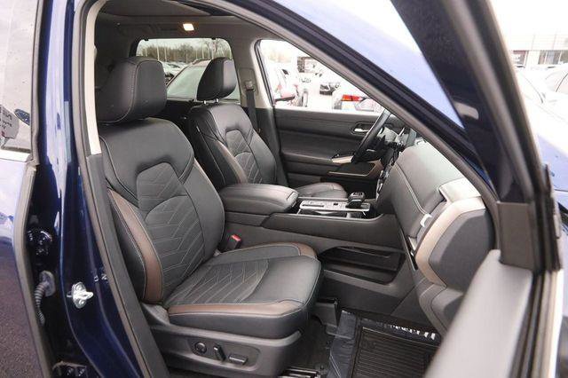 Used 2024 Nissan Pathfinder Platinum image 29