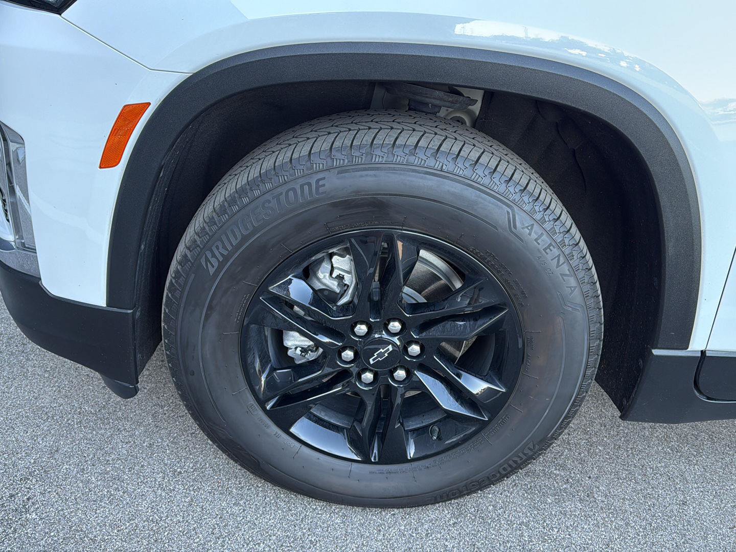 Used 2022 Chevrolet Traverse LS w/ Midnight/Sport Edition AWD/4WD image 16
