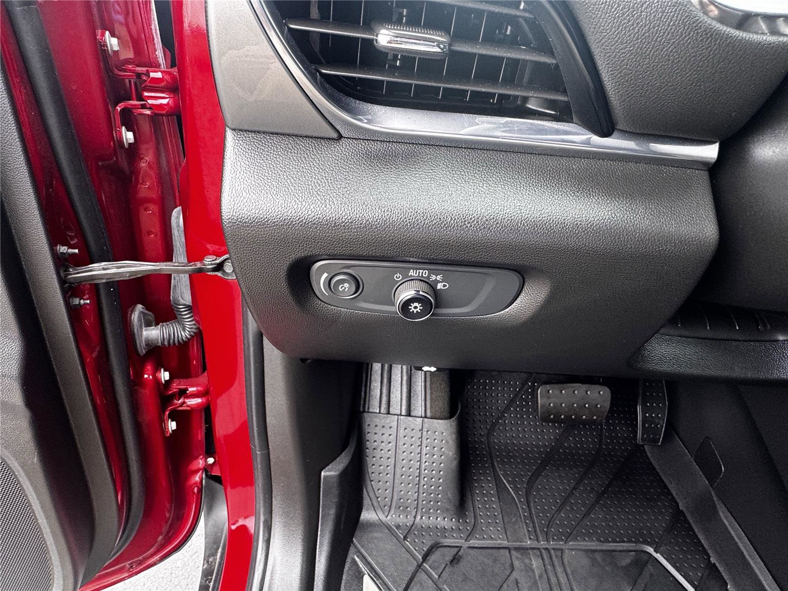 Used 2023 Chevrolet Traverse LT w/ LPO, Floor Liner Package image 14