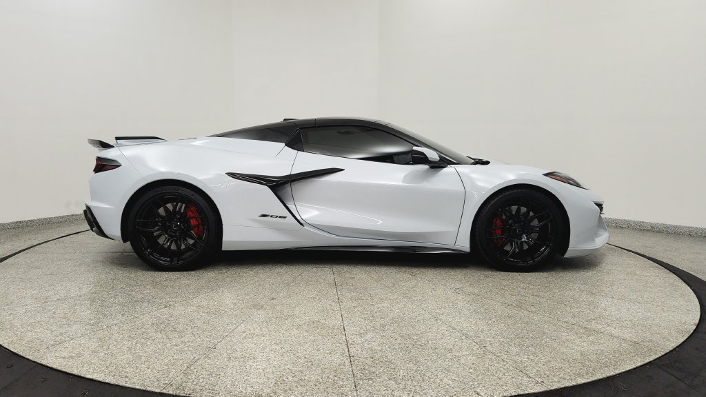 Used 2024 Chevrolet Corvette Z06 RWD image 6