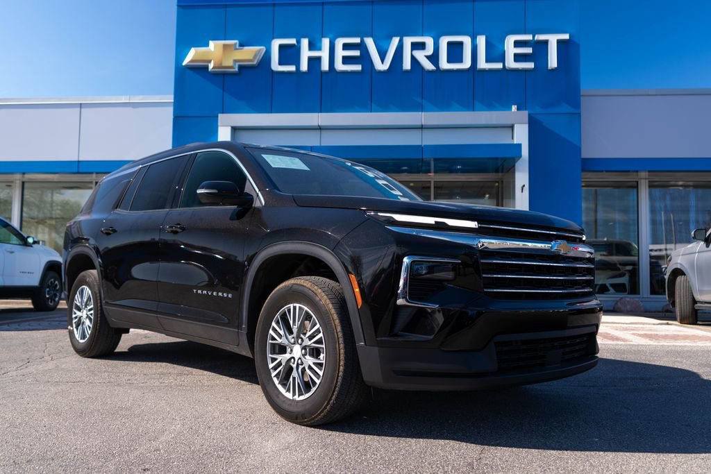 Used 2025 Chevrolet Traverse LT AWD/4WD image 1