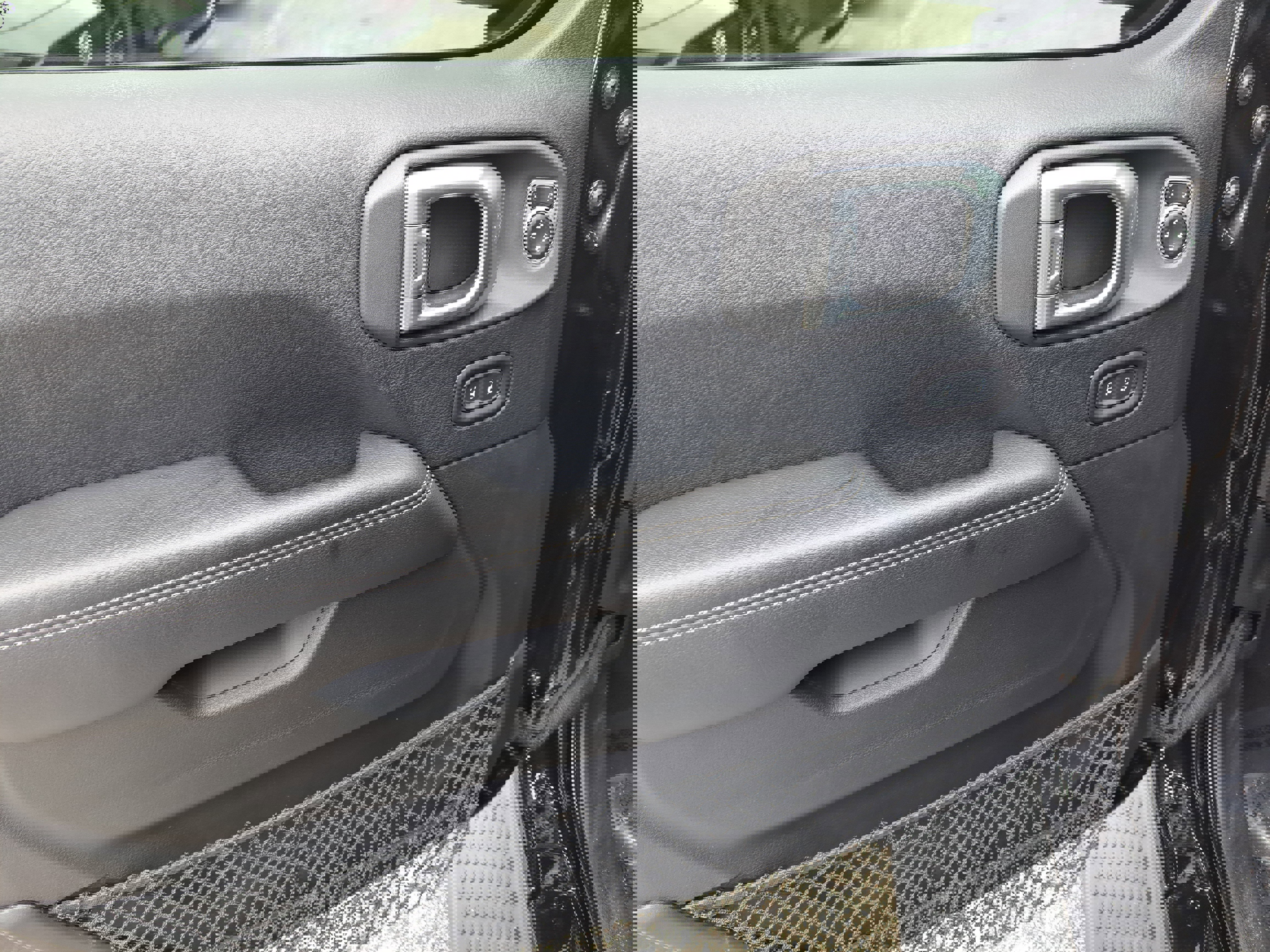 Used 2018 Jeep Wrangler Unlimited Sahara image 11