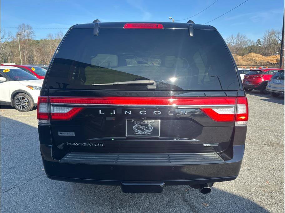 Used 2016 Lincoln Navigator Reserve image 7