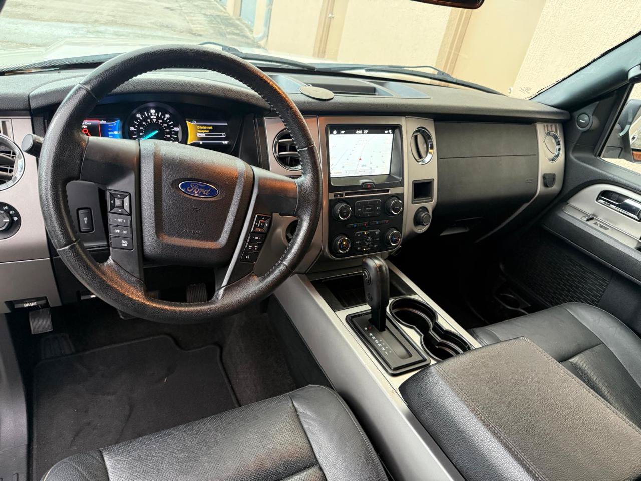 Used 2017 Ford Expedition XLT w/ Equipment Group 202A RWD image 18