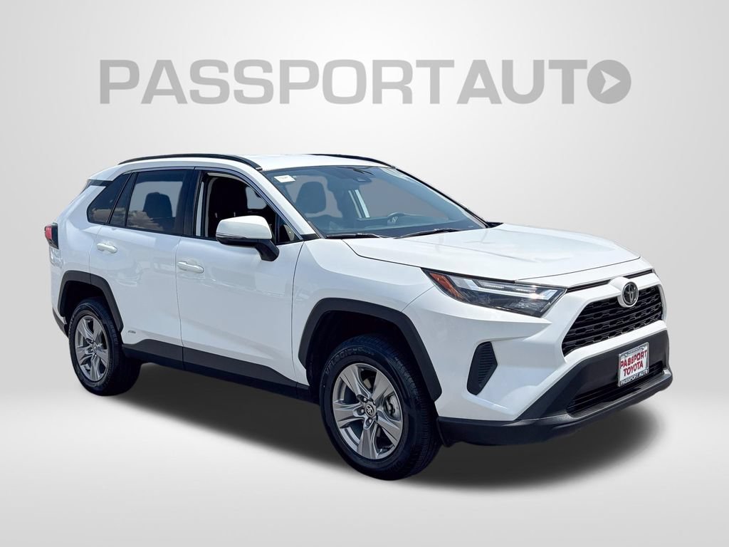 Used 2025 Toyota RAV4 LE AWD/4WD image 11