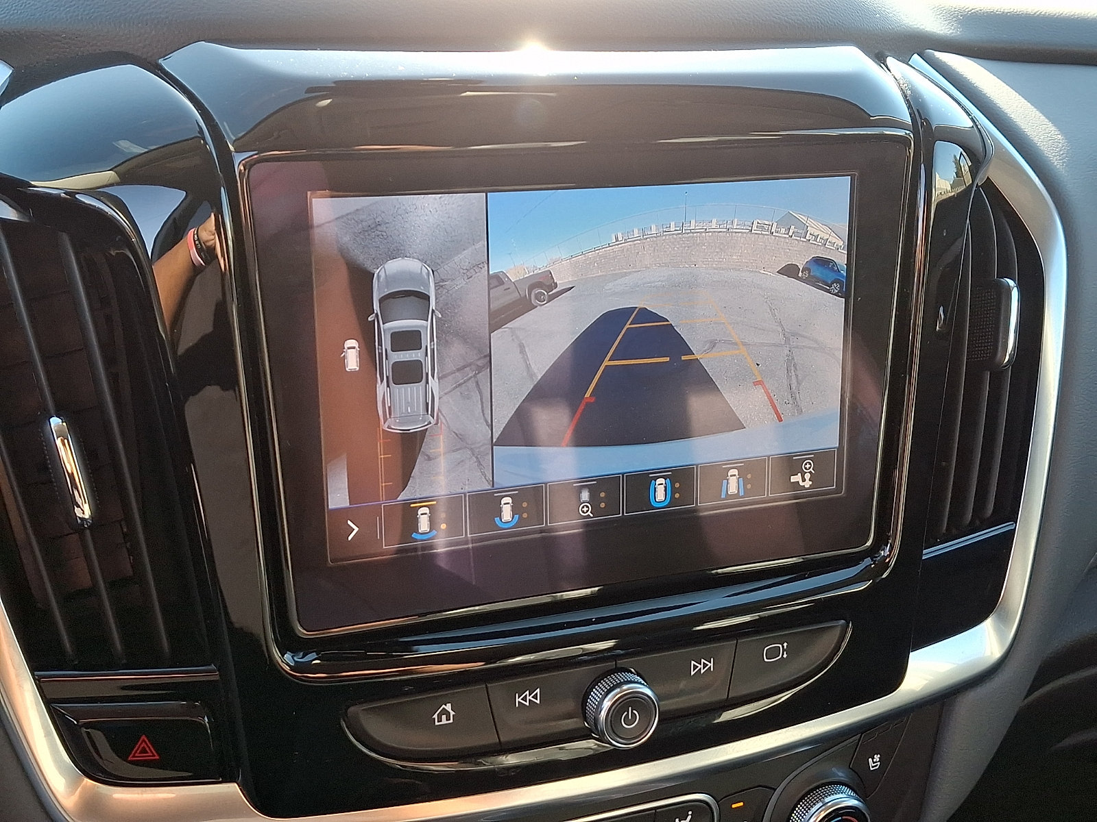 Used 2021 Chevrolet Traverse Premier AWD/4WD image 18