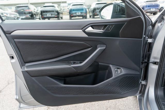 Used 2024 Volkswagen Jetta Sport image 18