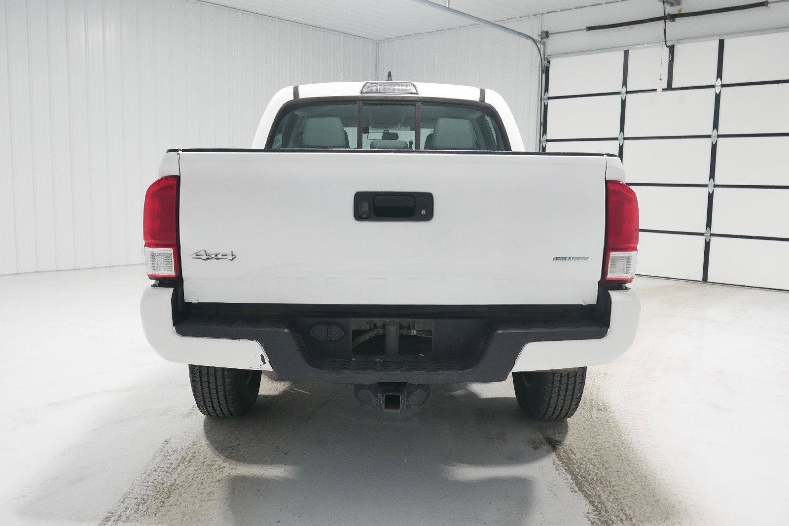 Used 2017 Toyota Tacoma SR image 6