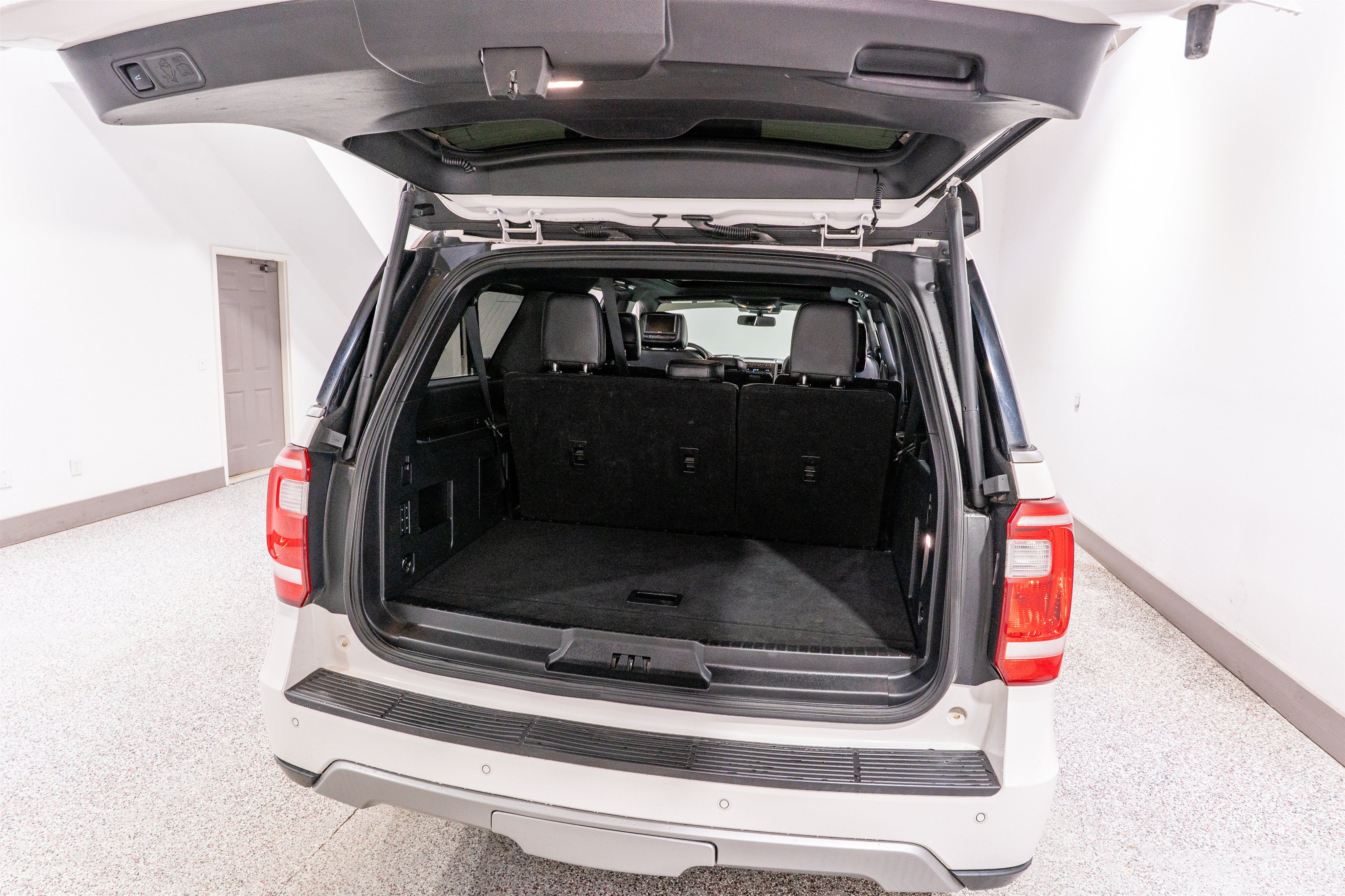 Used 2019 Ford Expedition Max XLT w/ Equipment Group 202A RWD image 33