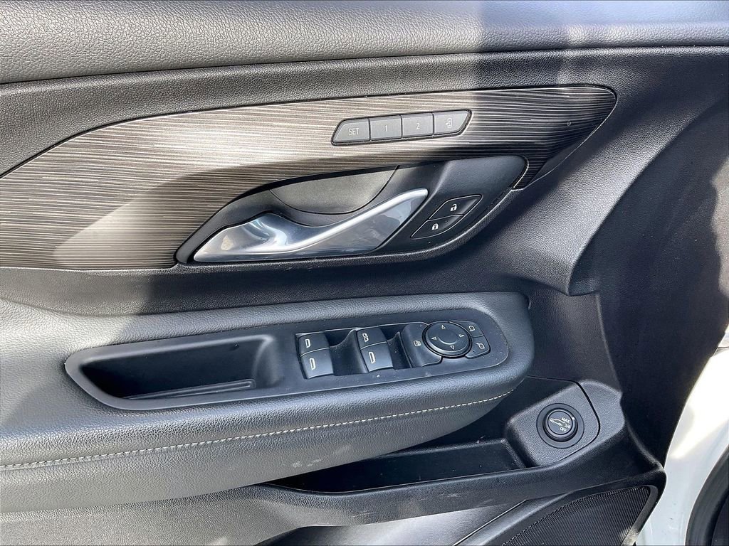 Used 2024 GMC Terrain SLT image 37