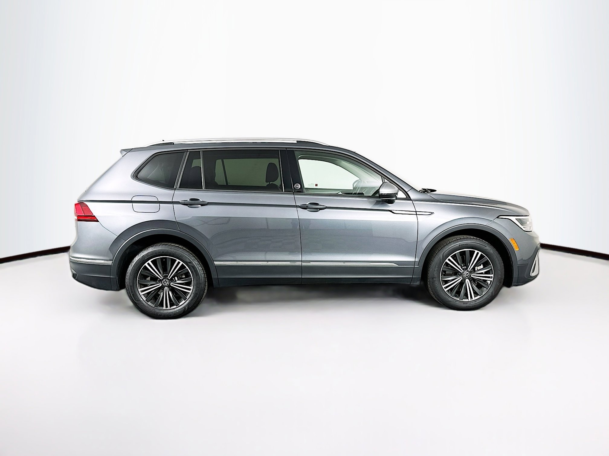 Used 2024 Volkswagen Tiguan Wolfsburg Edition image 10