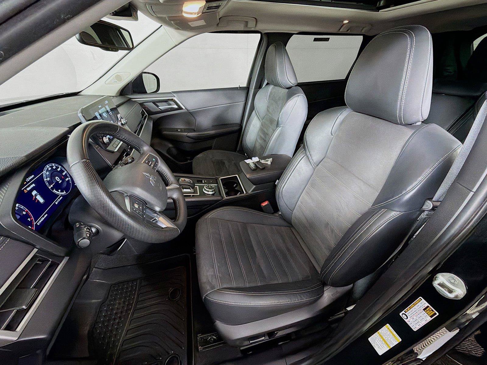 Used 2023 Mitsubishi Outlander SE AWD/4WD image 2