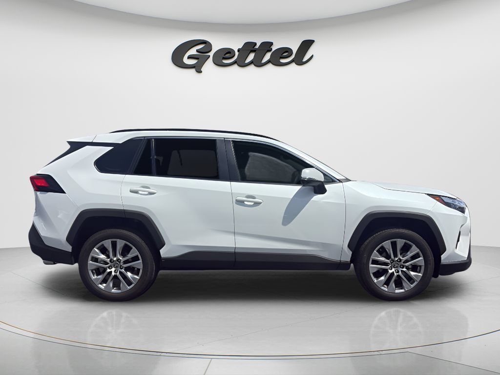 Used 2023 Toyota RAV4 XLE Premium FWD image 4