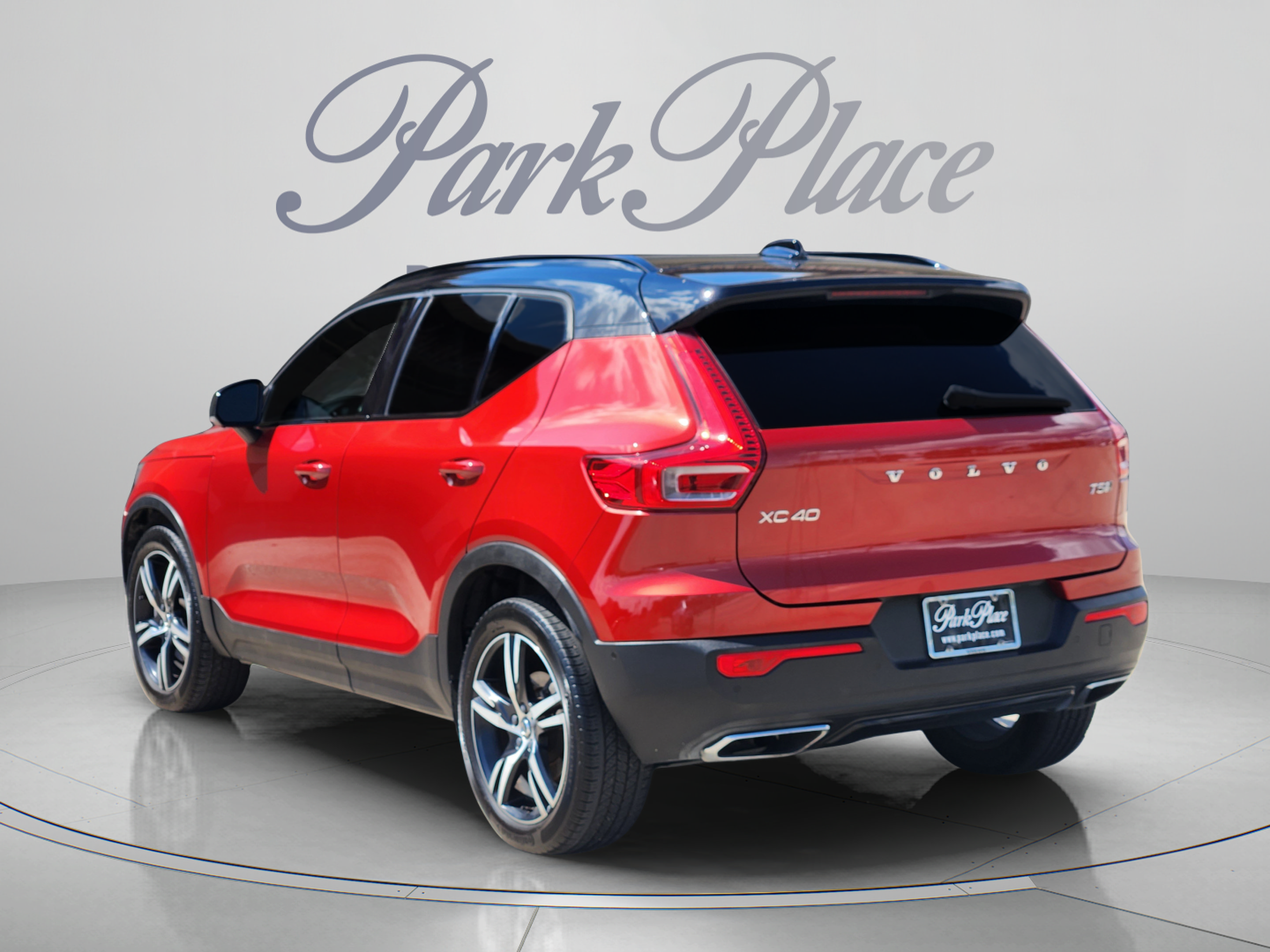 Used 2019 Volvo XC40 T5 R-Design AWD/4WD image 3