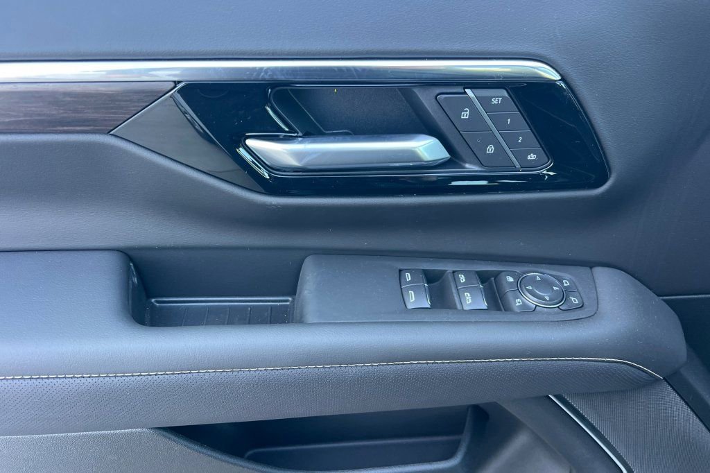 New 2026 Chevrolet Suburban Premier AWD/4WD image 8