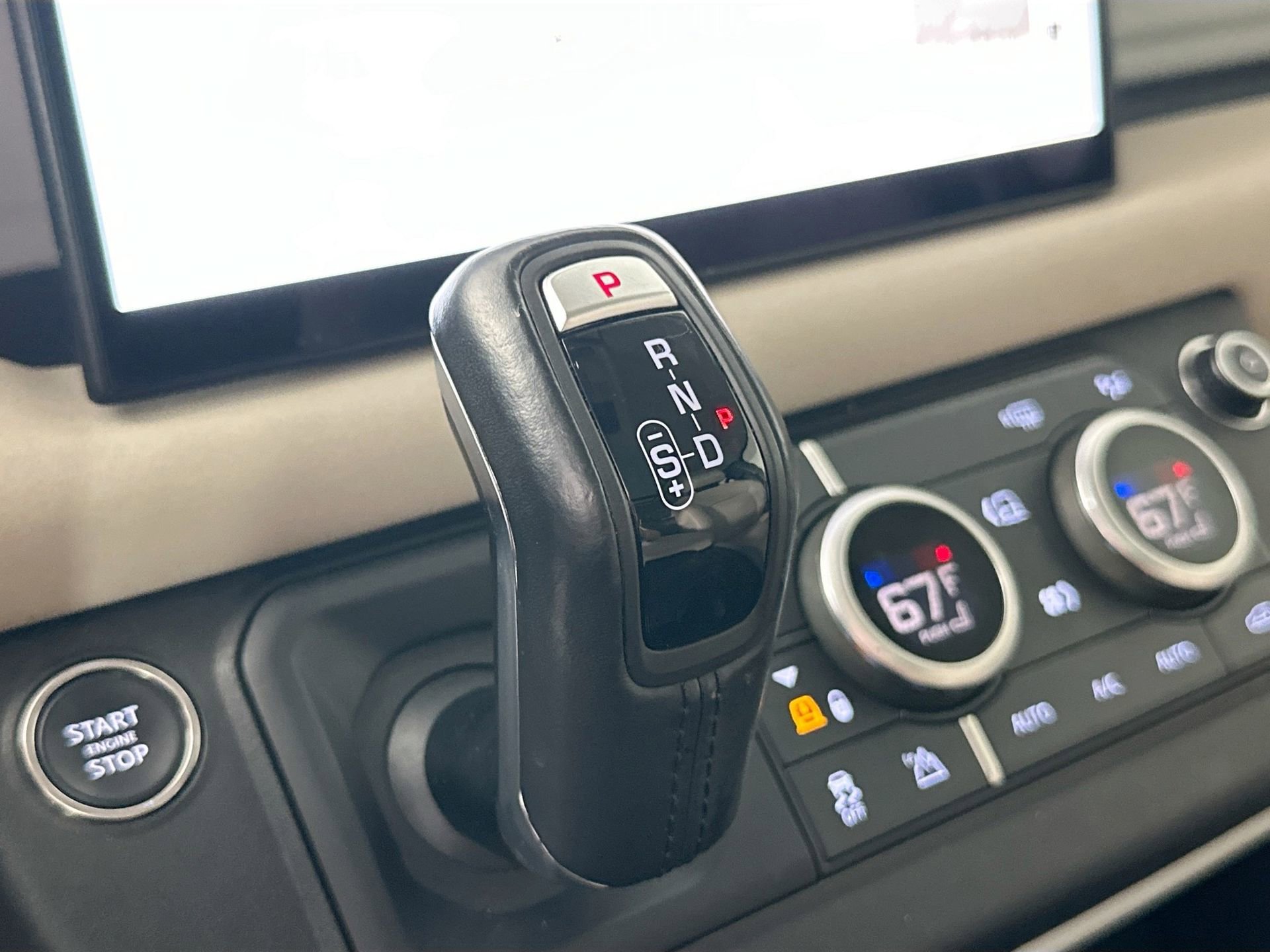 Used 2023 Land Rover Defender 130 SE image 18