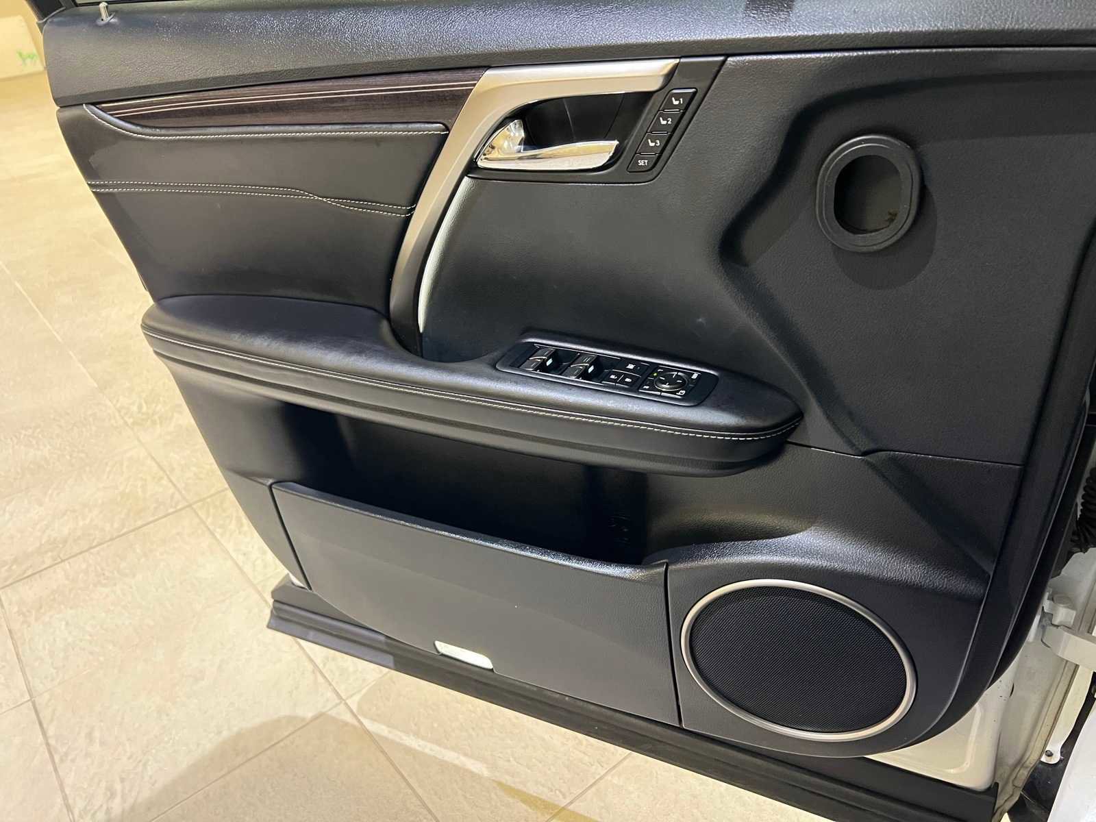 Used 2019 Lexus RX 350L Luxury image 18