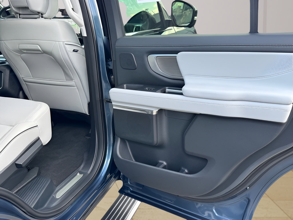 New 2027 Ford Expedition Platinum w/ Platinum Ultimate Package AWD/4WD image 30