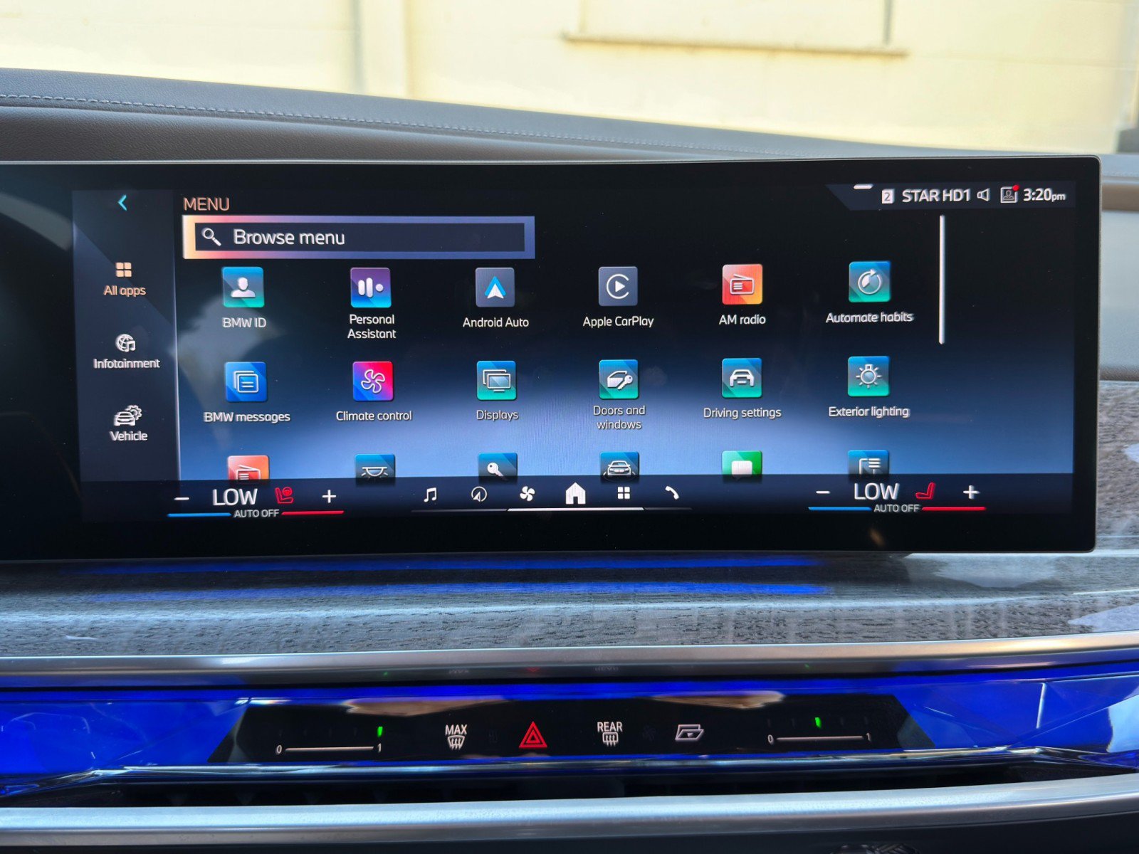 Used 2024 BMW 740i w/ Premium Package 2 RWD image 29