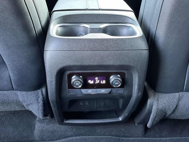 Used 2025 Chevrolet Traverse LT AWD/4WD image 16