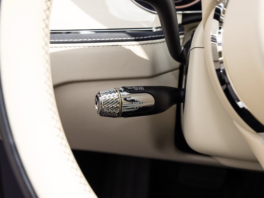 Used 2024 Bentley Flying Spur V8 AWD/4WD image 42