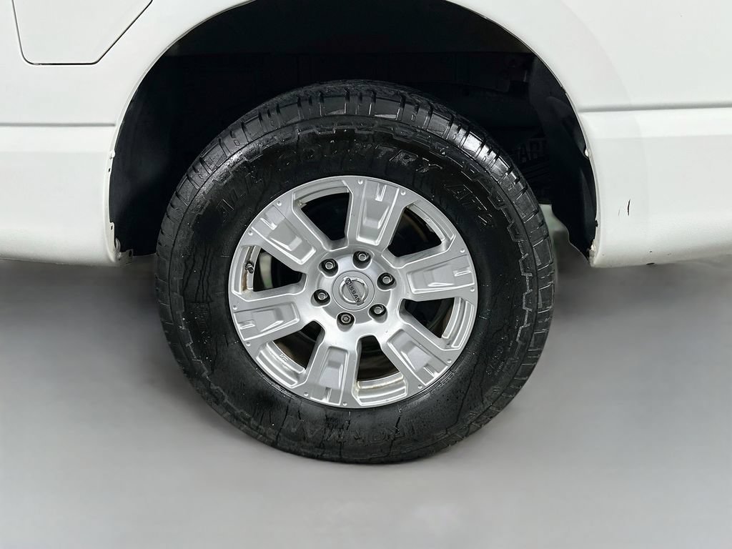 Used 2017 Nissan Titan SV AWD/4WD image 32