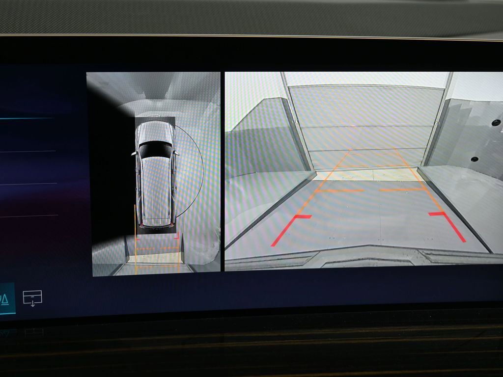 Certified 2025 Cadillac Escalade ESV Luxury image 11